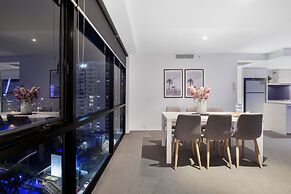 Circle on Cavill - Wow Stay