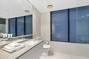 Circle on Cavill - Wow Stay