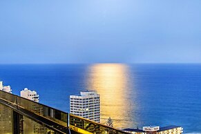 Circle on Cavill - Wow Stay