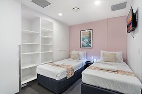 Circle on Cavill - Wow Stay