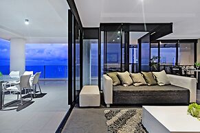 Circle on Cavill - Wow Stay