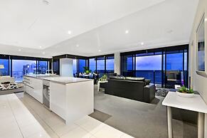 Circle on Cavill - Wow Stay