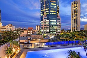 Circle on Cavill - Wow Stay