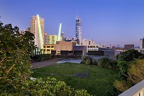 Circle on Cavill - Wow Stay