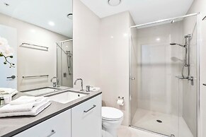 Circle on Cavill - Wow Stay