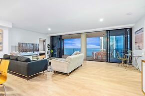 Circle on Cavill - Wow Stay