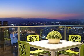 Circle on Cavill - Wow Stay