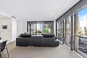 Circle on Cavill - Wow Stay