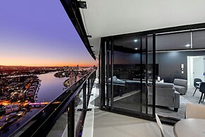 Circle on Cavill - Wow Stay