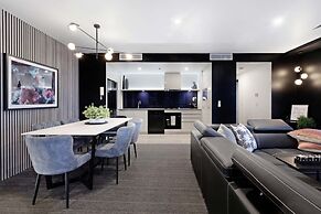 Circle on Cavill - Wow Stay