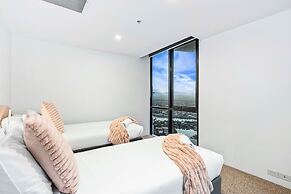 Circle on Cavill - Wow Stay