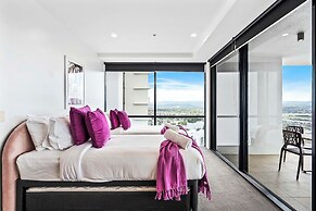 Circle on Cavill - Wow Stay