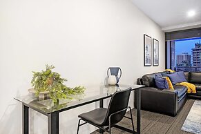 Circle on Cavill - Wow Stay