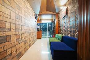 Goroomgo Long View Retreat Nainital