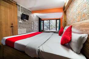 Goroomgo Long View Retreat Nainital