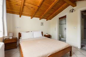 Four-Bedroom Villa Alexandros by Konnect, Private Pool & SeaView