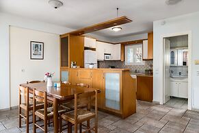 Four-Bedroom Villa Alexandros by Konnect, Private Pool & SeaView