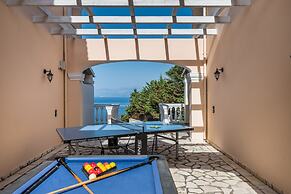 Four-Bedroom Villa Alexandros by Konnect, Private Pool & SeaView