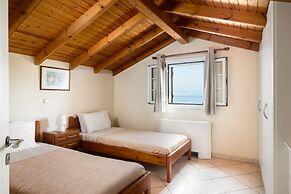 Four-Bedroom Villa Alexandros by Konnect, Private Pool & SeaView