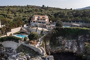 Four-Bedroom Villa Alexandros by Konnect, Private Pool & SeaView