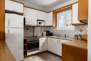 Four-Bedroom Villa Alexandros by Konnect, Private Pool & SeaView