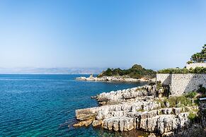 Four-Bedroom Villa Alexandros by Konnect, Private Pool & SeaView