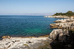 Four-Bedroom Villa Alexandros by Konnect, Private Pool & SeaView