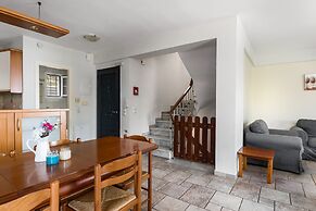 Four-Bedroom Villa Alexandros by Konnect, Private Pool & SeaView