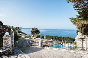 Four-Bedroom Villa Alexandros by Konnect, Private Pool & SeaView