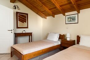 Four-Bedroom Villa Alexandros by Konnect, Private Pool & SeaView