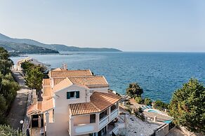 Four-Bedroom Villa Alexandros by Konnect, Private Pool & SeaView