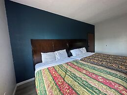 Budget Inn, Hwy 41
