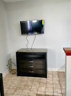 Budget Inn, Hwy 41