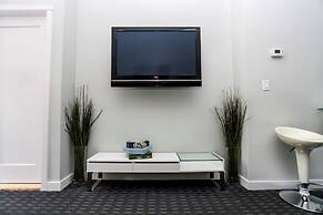 Maverick Suites at 245 Newbury St