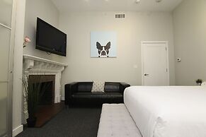 Maverick Suites at 245 Newbury St