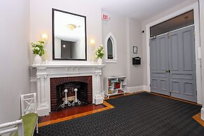 Maverick Suites at 245 Newbury St