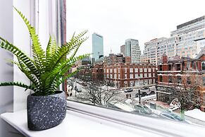 Maverick Suites at 245 Newbury St