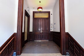 Maverick Suites at 245 Newbury St