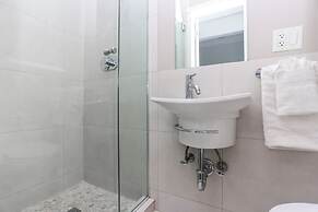 Maverick Suites at 245 Newbury St