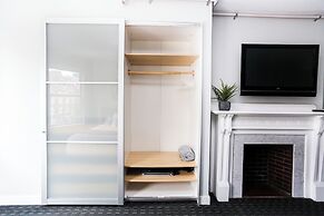 Maverick Suites at 245 Newbury St