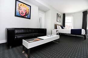 Maverick Suites at 245 Newbury St