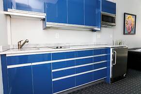 Maverick Suites at 245 Newbury St