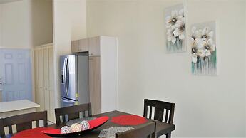 Lux Sea View Camelot Village Discovery Bay