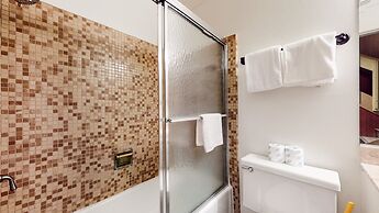 Mammoth Point #106 2 Bedroom Condo by RedAwning