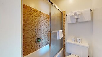 Mammoth Point #106 2 Bedroom Condo by RedAwning