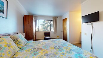 Mammoth Point #106 2 Bedroom Condo by RedAwning