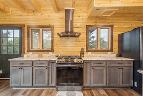 Sunshine Chalet by Taylor Made Deep Creek