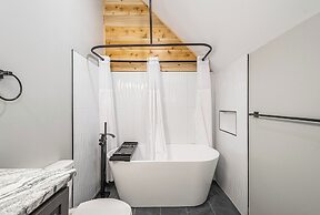 Sunshine Chalet by Taylor Made Deep Creek