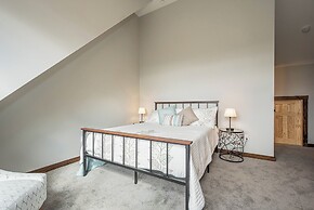 Sunshine Chalet by Taylor Made Deep Creek