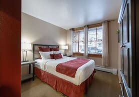Premium Unit 1108 - One Bedroom - Zephyr Mountain Lodge 1 Condo